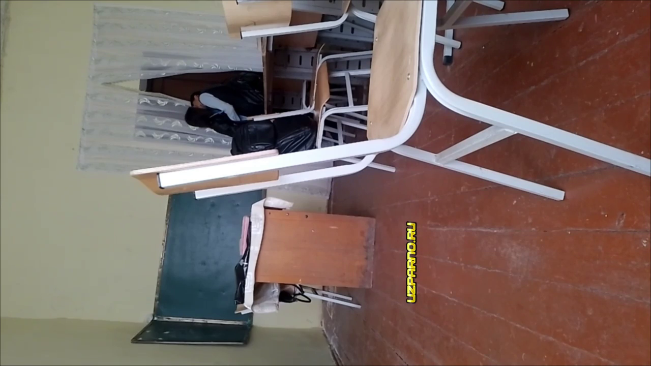 YANGI SEKS MAKTABDA SEKS MAKTAB UQUVCHISI SIKISHYAPTI SINF XONADA