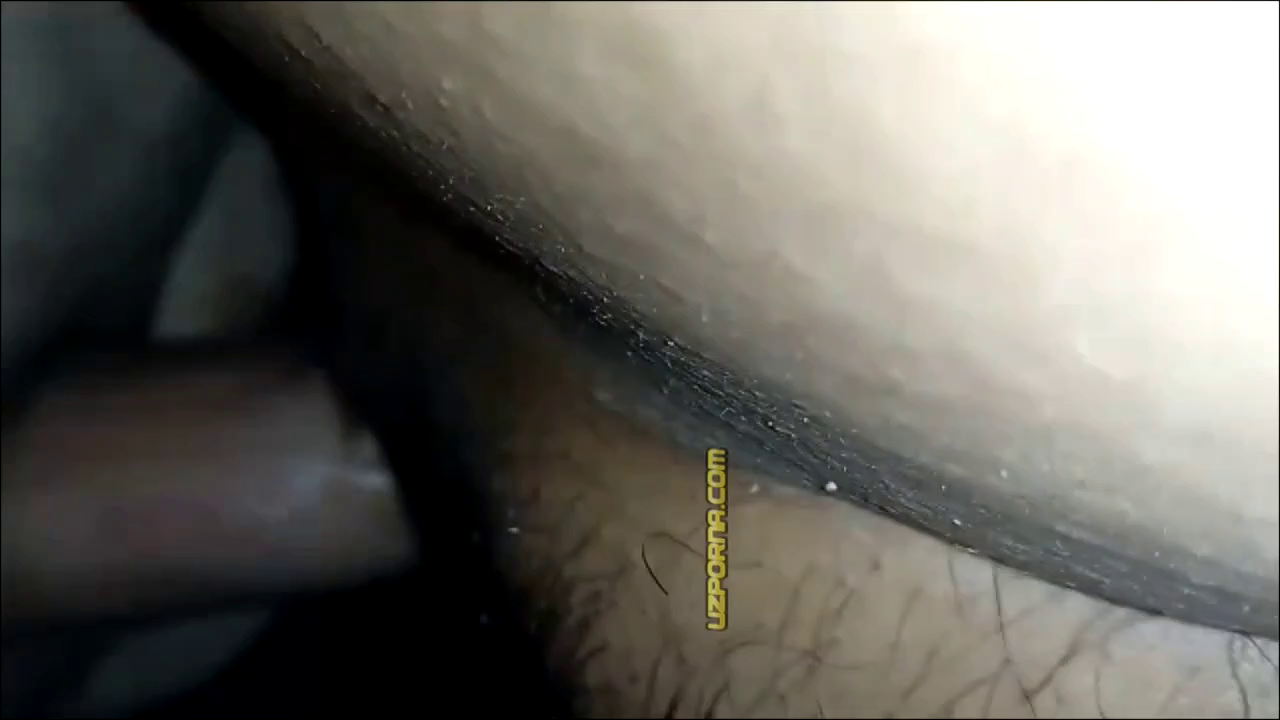 Трахнул спящую зрелую жену в её небритую киску крупным планом